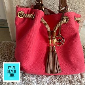 COPY - Michael Kors Jet Set Large Gathered Salmon Tote